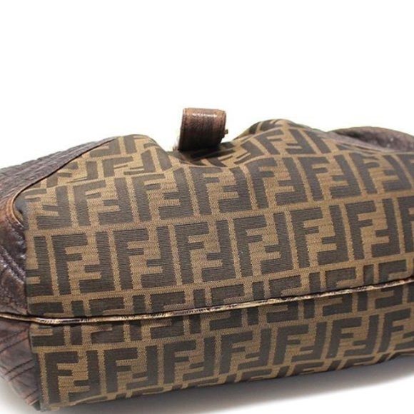 authentic FENDI Brown Leather Gold-plated Spy Shoulder Bag - Picture 2 of 15